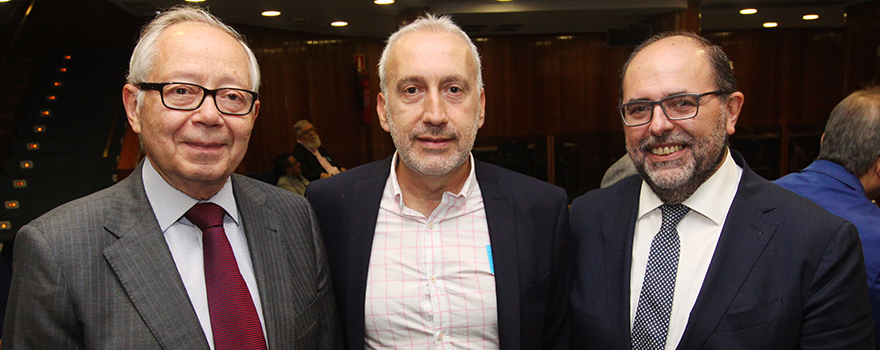 Julio Sánchez Fierro, vicepresidente del Consejo Asesor de Sanidad; con Rafael Reig, secretario general de Acción Sindical de Satse; y Carlos Moreno. 