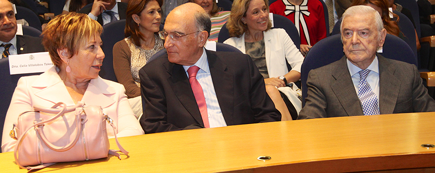 Los exministros de Sanidad Celia Villalobos, Julián García Vargas y Enrique Sánchez de León. 