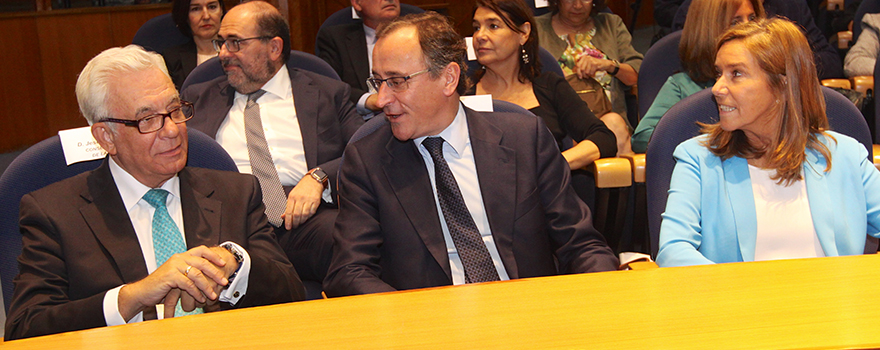 Jesús Sánchez Martos con los exministros de Sanidad, Alfonso Alonso y Ana Mato. 
