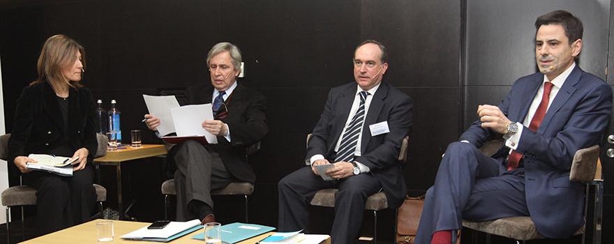 Silvia Bacigalupo y Beltrán Gambier; José Zamarriego, director de la Uniidad de Supervisión Deontológica de Farmaindustria, y Miguel Ángel Encinar, del Gabinete Técnico del Tribunal Supremo. 