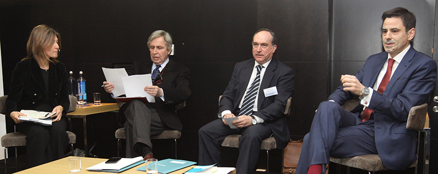 Silvia Bacigalupo y Beltrán Gambier; José Zamarriego, director de la Uniidad de Supervisión Deontológica de Farmaindustria, y Miguel Ángel Encinar, del Gabinete Técnico del Tribunal Supremo. 