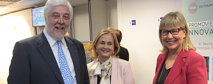 Andrés Íñiguez, expresidente de la Sociedad Española de Cardiología, con Margarita Alfonsel y María Luz López Carrasco. 