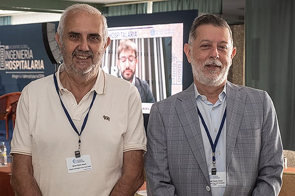 Antonio Navarro,jefe de Servicio de Mantenimiento del Hospital Universitario Puerto Real; y Antonio Fernández, vocal de la AEIH y jefe de mantenimiento del Hospital de la Línea de la Concepción.