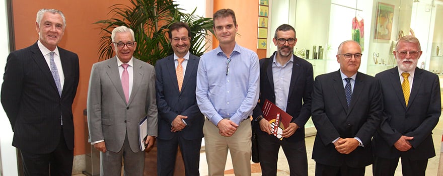 Eusebio Acebedo, gerente del Muselo Thyssen Bornemisza; Jesús Sánchez Martos, consejero de Sanidad; Fernando Prados, director general de Humanización; Pedro Gargantilla, jefe de Medicina Interna del Hospital La Fuenfría; Julio Agredano, presidente de la asociación Freno al Ictus; Manuel de la Puente, gerente del Hospital La Fuenfría, y Javier Elviro, gerente del Hospital del Escorial.