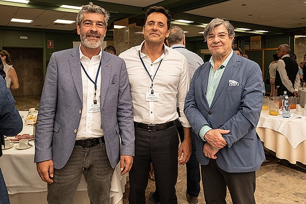 Juan José Pérez Blanco, director de Colegio Oficial de Ingenieros Industriales de Madrid - COIIM; Luis Fernando Talavera; y Luis González, presidente de Argola Arquitectos.