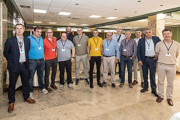 Iñaki Yustos, gestor de Cuentas Privadas de Agenor Mantenimientos; David Ferrero, jefe de Área del Servicio de Ingeniería y Mantenimiento del Hospital Clínico Universitario de Valladolid; Eduardo García, técnico de Ingeniería y Mantenimiento del Hospital Clínico Universitario de Valladolid; Juan José Giménez González, subdirector de Gestión del Hospital Universitario Río Hortega; Javier García de Castro, técnico del Servicio de Ingeniería y Mantenimiento del Hospital Clínico Universitario de Valladolid; Rodrigo Marino, técnico de Servicio de Mantenimiento de Gerencia del Hospital Virgen de la Concha; Rubén Hernández, técnico de Mantenimiento e Ingeniería del Hospital de Medina del Campo; Tomas Romero, responsable de explotación y sistemas del Servicio 112 de Castilla y León; Pedro Vivar, jefe de Servicio de la Gerencia de Atención Primaria del Área de Salud de Burgos del Servicio de Salud de Castilla y León (Sacyl); Manuel Bermejo, jefe de los Servicios de Mantenimiento del Complejo Asistencial Universitario de León; Fernando Fernández; y Juan José Escudero, jefe de Servicio de Ingeniería del Hospital de El Bierzo.