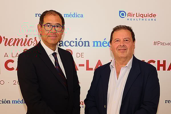Óscar Talavera, director general de Hospitales del Seacam; y Ibrahim Hernández, coordinador de Tecnología Asistencial del Sescam.