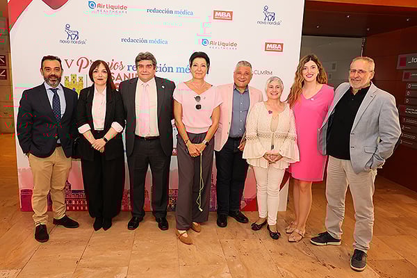 Gerencia de Puertollano, Alberto José Pérez, subdirector de Enfermería; Maria José Martín, directora médico; Cesario Peco, director gerente; Rosa Jurado, director de Enfermería; Agustín Moreno, director gestión de Servicios Asistenciales; María Dolores Ortega, subdirectora de gestión; y Belén Guzmán, subdirectora médico; Francisco Lopez, coordinador de Atención Primaria.
