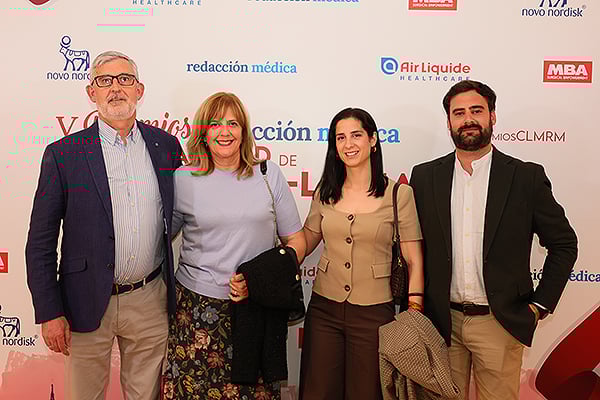 Antonio Pinar, jefe de Sección de la Unidad de Radiología Vascular del Hospital Ciudad Real; Angelinos Gómez, técnico de la Unidad de Radiología Vascular del Hospital Ciudad Real; Maria Rojo, radióloga intervencionista de la Unidad de Radiología Vascular del Hospital Ciudad Real; y Antonio Flores, técnico de la Unidad de Radiología Vascular del Hospital Ciudad Real.