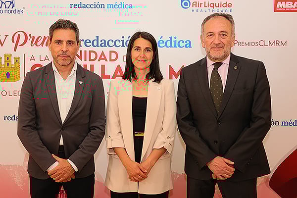 Raúl Calvo, presidente del Colegio de Médicos de Toledo; Eva García, secretaria general del Colegio de Médicos de Toledo, y Carlos Molina, presidente del Colegio de Médicos de Cuenca.