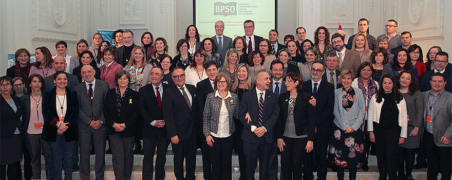 Foto de familia de los asistentes a la Jornada de Designación de Centros Comprometidos con la Excelencia en Cuidados.