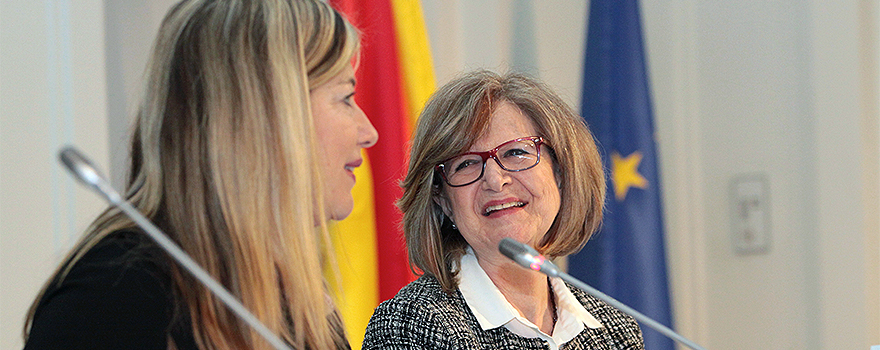 Patricia Gómez, consejera de Salud de Islas Baleares, modera la intervención de Doris Grinspun.