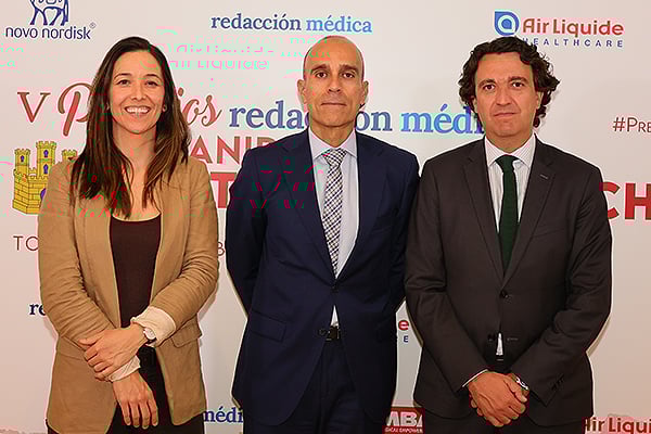 Carmen Ansótegui, directora de comunicación de Fenin; Ricardo López; y Pablo Crespo, secretario general de Fenin.