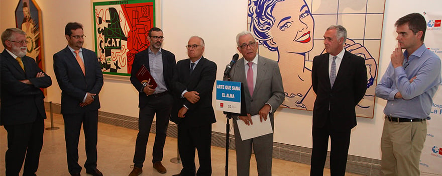 El consejero clausura la presentación ante los medios de la iniciativa 'Arte que sana el alma'.