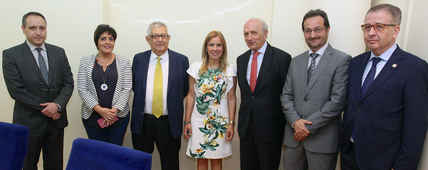 Jose Antonio Alonso, director general de Sistemas de Información Sanitaria del Servicio Madrileño de Salud; Ángeles Camacho, jefa de Gabinete de Jesús Sánchez Martos; Juan Beneit, profesor de la Facultad de Enfermería; Miriam Rabaneda, directora general de Formación de Profesionales; Máximo González Jurado; Fernando Prados; y Jorge Andrada.