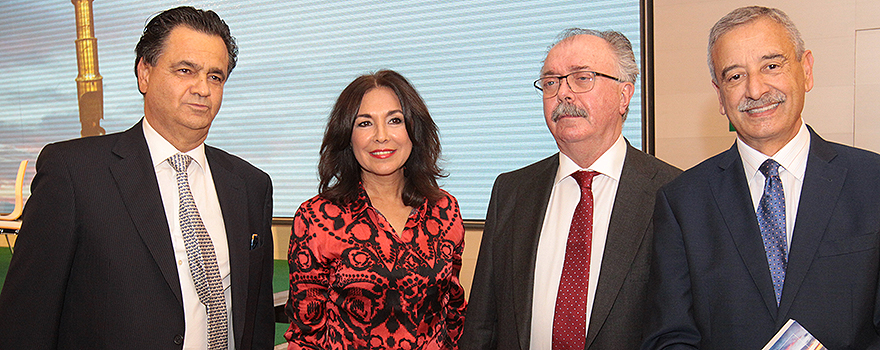 Antonio Ballesteros, director general de la División Farma de Reig Jofre, Isabel Gemio, Carlos Lens y Carlos Coves, presidente de Hefame.