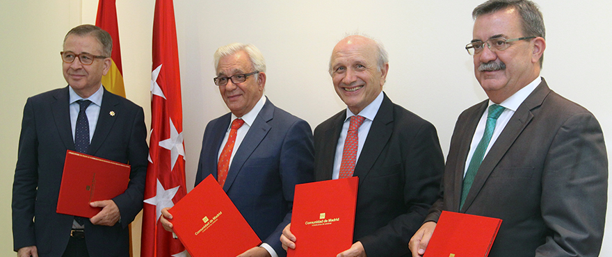 Jorge Andrada, presidente del Codem; Jesús Sánchez Martos, consejero de Sanidad de la Comunidad de Madrid; Máximo González Jurado, presidente del CGE; y Manuel Molina, vicepresidente de Sanidad de la Comunidad de Madrid. 