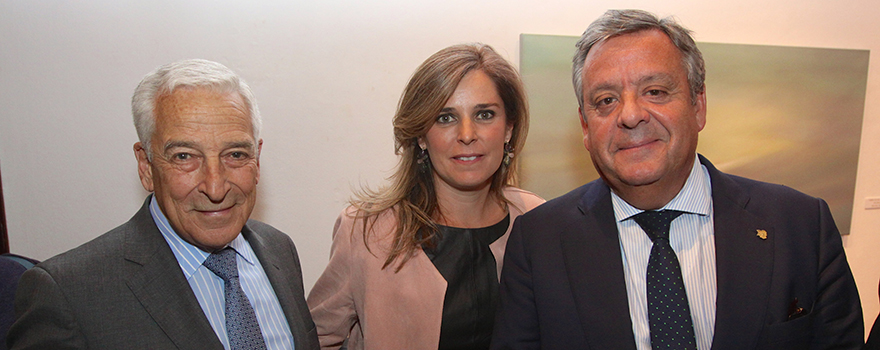 Miguel Carrero, Beatriz Rapallo, regional access manager de Roche y Julio Ancochea.