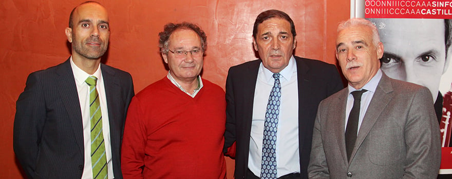 Ricardo López, director general de Sanitaria 2000, José Antonio Otero, presidente del Colegio de Médicos de Valladolid, Antonio María Sáez Aguado y Enrique Guilabert, el presidente del Colegio de Médicos de Segovia.