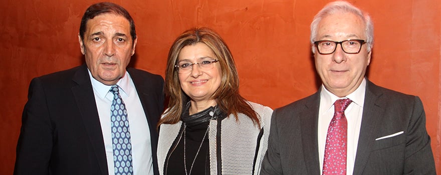 Antonio María Sáez Aguado, Amelia Muñoz y José Luis González, de la Junta Directiva de Adecyl.