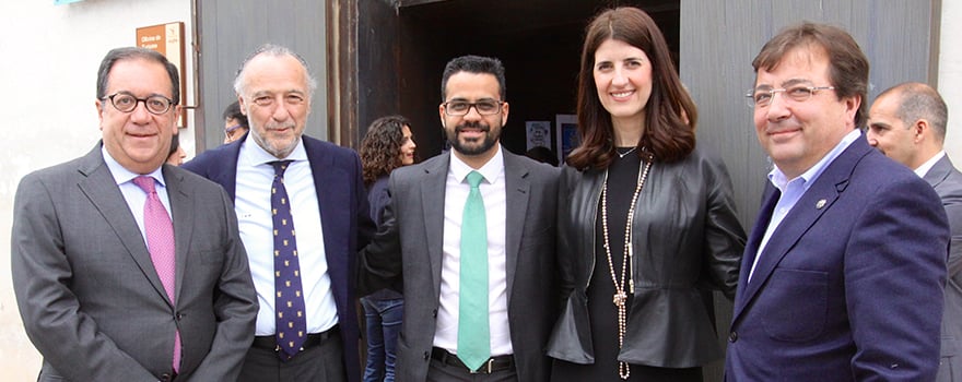 Cecilio Venegas, presidente del Colegio de Médicos de Badajoz; José María Pino; González Andrade; Mónica Palomanes, directora regional de Access & Business de Roche, y Fernández Vara.