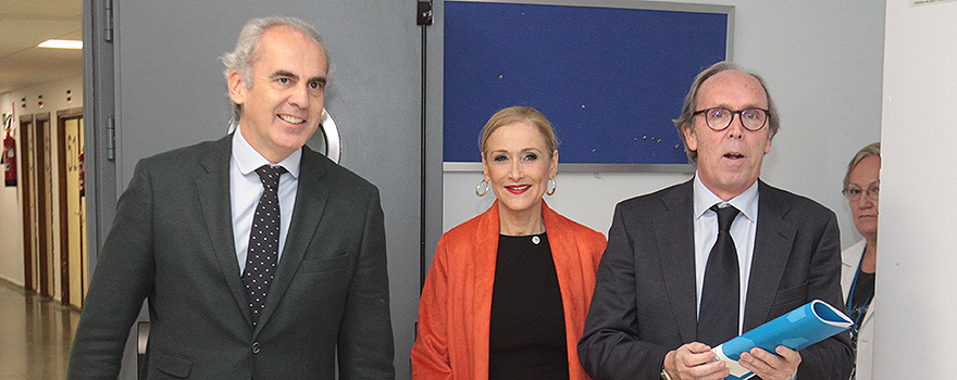 Enrique Ruiz Escudero, consejero de Sanidad de la Comunidad de Madrid; Cristina Cifuentes, presidenta de la Comunidad de Madrid; Juan José Equiza Escudero, director gerente del Hospital Universitario Ramón y Cajal.