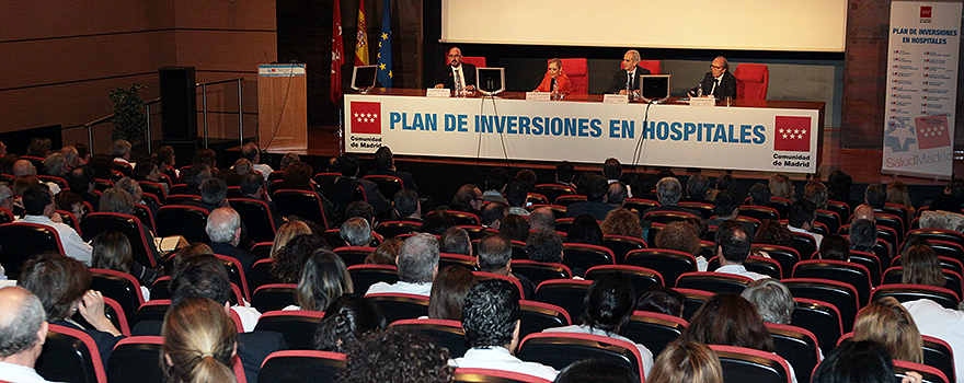 César Pascual, Cristina Cifuentes, Enrique Ruiz Escudero y Juan José Equiza presentan el nuevo Plan de Inversiones en Infraestructuras Hospitalarias de la Comunidad de Madrid.