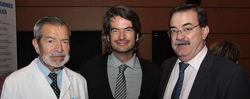 Jerónimo Saiz Ruiz, jefe del Servicio de Psiquiatría del Hospital Ramón y Cajal; Carlos Mur; Manuel Molina, viceconsejero de Sanidad de la Comunidad de Madrid.