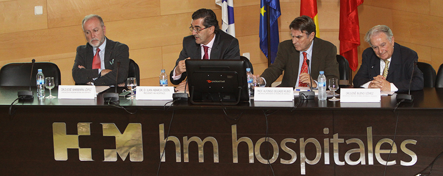 José Barberán López, especialista en Medicina Intera HM Hospitales; Juan Abarca Cidón, presidente HM Hospitales; Alfonso Delgado Rubio, director del Departamento de Pediatría HM Hospitales; y José Bueno Gómez, catedrático Medicina Interna Universidad Zaragoza.