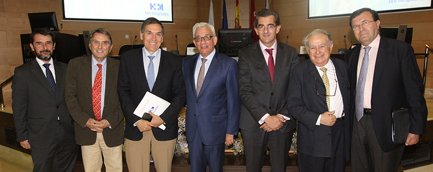 Cristóbal Belda; Alfonso Delgado Rubio, director del Departamento de Pediatría HM Hospitales; Tomás Chivato, decano de la Facultad de Medicina CEU San Pablo; Jesús Sánchez Martos, Consejero de Sanidad de la Comunidad de Madrid; Juan Abarca, presidente HM Hospitales; José Bueno, catedrático de Medicina Interna de la Universidad de Zaragoza; y Emilio Vicente, especialista en Cirugía General y del Aparato Digestivo de HM Hospitales. 