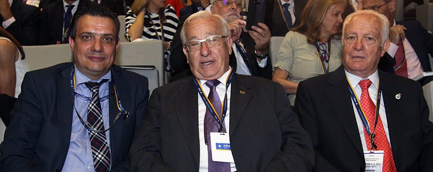 Jesús García, delegado de AMA en Valladolid; Eduardo Montes, presidente decano del Colegio de Psicólogos de Castilla y León; y Manuel Sánchez, exsecretario de AMA. 