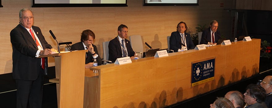 Diego Murillo, anunciando su despedida durante la Asamblea General de AMA. 