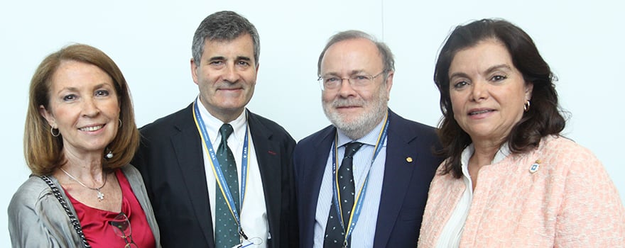 Alicia Portes, exdirectora de Gestión del Hospital de La Paz; con Jorge Valero, farmacéutico; Rafael Pérez Santamarina, gerente del Hospital Universitario La Paz; y Carmen Peña.