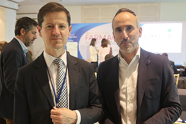 Óscar López, director de Redacción Médica; e Iñaki Maleta, director de Regional de Acceso al Mercado y Relaciones Institucionales de Bayer.