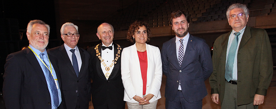 Víctor Aznar, presidente de Satse; Jesús Sánchez Martos, consejero de Sanidad de Madrid; Máximo González Jurado, presidente del Consejo General de Enfermería; Dolors Montserrat, ministra de Sanidad; Antoni Comín, consejero de Salud de Cataluña; y Agustín Rivero, exdirector general de Farmacia del Ministerio de Sanidad. 