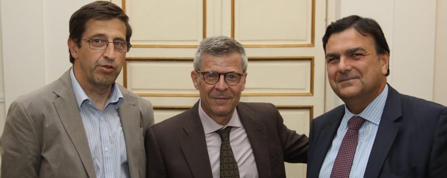 José Vélez, exsecretario del Consejo de Farmacéuticos; José Félix Olalla, de Sanofi, e Iñaki Carralero, vicepresidente de Laboratorios Effik.