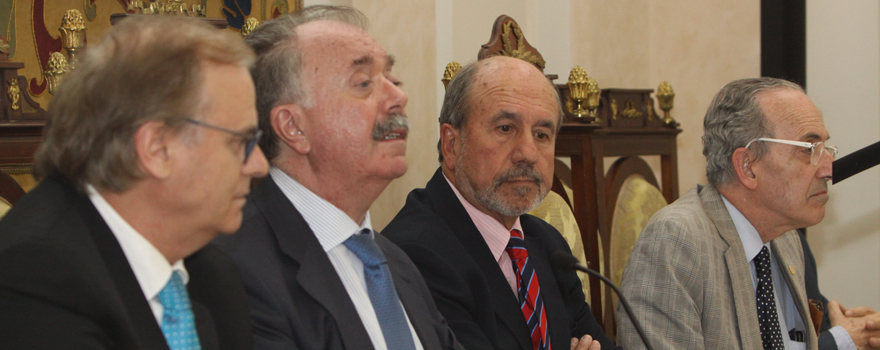 Ricardo Teixeira, director general de Teva; Carlos Lens, subdirector general de Farmacia y Productos Sanitarios del Ministerio de Sanidad; Mariano Esteban, y Jesús Millán, presidente de la Fundación Gaspar Casal.