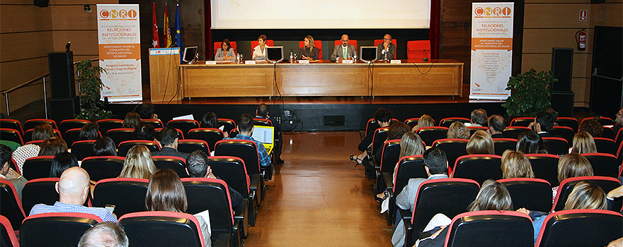 Un momento de la inauguración del III Congreso de Relaciones Institucionales, en el salón de Actos del Hospital Universitario Ramón y Cajal, en Madrid. 