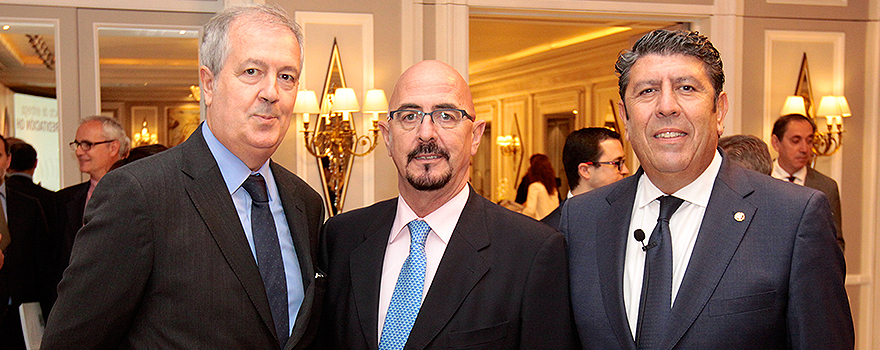 Luis Mayero, presidente del IDIS, César Pascual, director general de Coordinación de la Asistencia Sanitaria de la Comunidad de Madrid y Manuel Vilches, director general del IDIS.