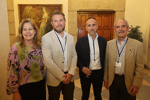 De Bayer: María Aránzazu Munguira, directora Regional de Cuentas; Adrian Nuñez, responsable de Acceso Regional; Iñaki Maleta, director Reginal de Acceso al Mercado y Relaciones Institucionales; Francisco Martínez, vocal de la Sociedad de Informática de Salud.