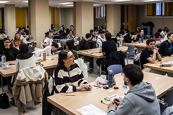 Momento del examen MIR en el Ministerio de Sanidad.