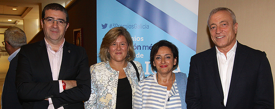 Félix Rubial, Elena Lorenzo, directora de Procesos de la EOXI de Vigo; Mar Vázquez, directora de Procesos con Ingreso de la EOXI de Vigo, y Javier Puente, director médico de Procesos de soporte.