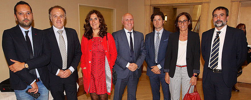  Alberto Fuentes Losada, Alberto Fernández, Margarita Prado Vaamonde, directora de Recursos Humanos del Sergas; Antonio Fernández Campa, Óscar López; Nieves Rodríguez, delegada de Oximesa en Galicia.y Jorge Aboal.