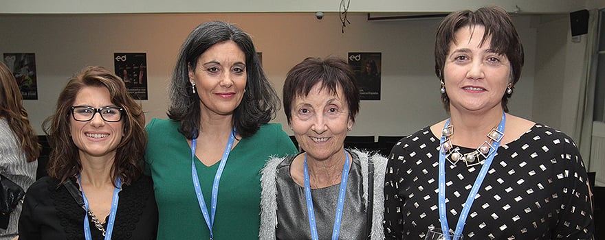 Carolina Samalea, enfermera del HUCA; Carolina Castejón, representante de Maria Elena Castejón, profesora de la Universidad de Alicante; Carmen Díez, enfermera de Atención Primaria del Centro de Salud de Las Vegas; María José Rey, enfermera de Atención Primaria del Centro de Salud de Las Vegas.