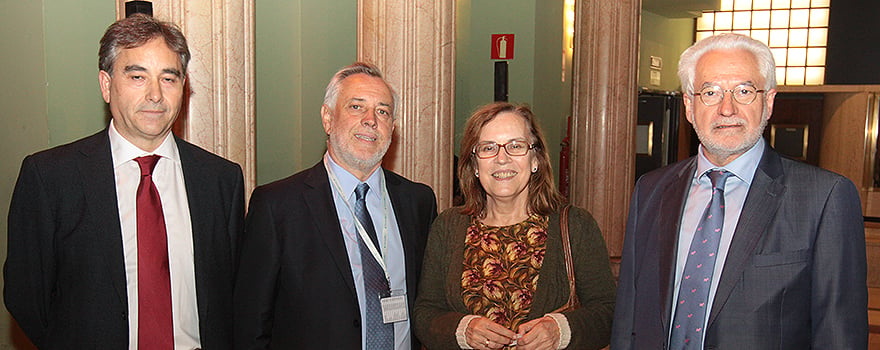 Manuel Cascos; Víctor Aznar; Paloma Uriarte, subdirectora general de Relaciones Laborales y Actuaciones Jurídicas de la Comuniidad de Madrid; Pablo Calvo, a la izquierda, director general de RRHH y Relaciones Laborales de la Consejería de Sanidad de Madrid. 