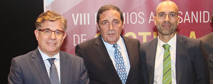 El gerente del Sacyl, Rafael López Iglesias, el consejero de Sanidad de Castilla y León, Antonio María Sáez Aguado, y el director general de Sanitaria 2000, Ricardo López. 