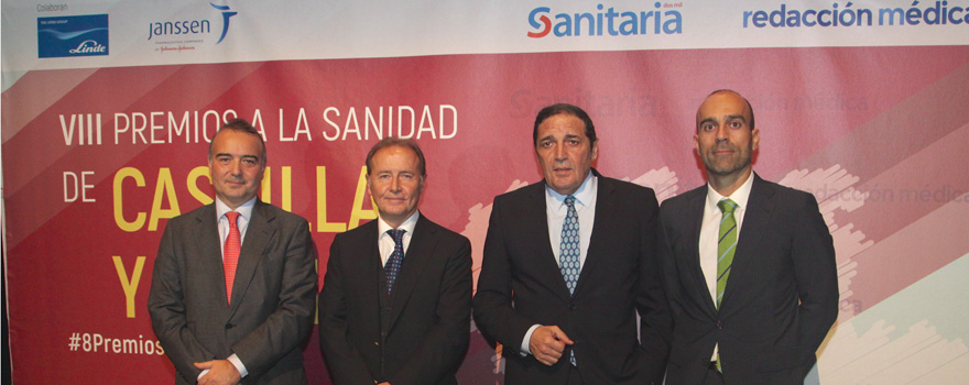 El director de Homecare de Linde Healthcare, David Asín, el presidente de Janssen en España, Martín Sellés, el consejero de Sanidad de Castilla y León, Antonio María Sáez Aguado, y el director general de Sanitaria 2000, Ricardo López.