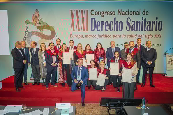 Foto de familia de la XIII Promoción del Título Universitario de Derecho Sanitario (UCJC).