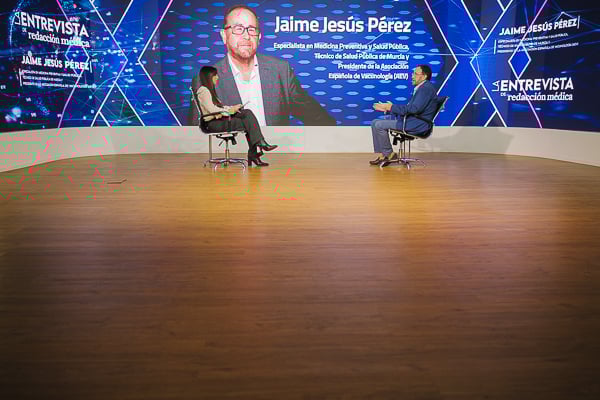 Un instante durante la entrevista en el plató de Redacción Médica.