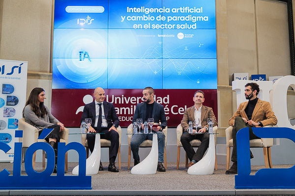 Mesa redonda de Fenin: 'IA aplicada al diagnóstico: cómo escalar la innovación sin perder el foco ético y clínico'.